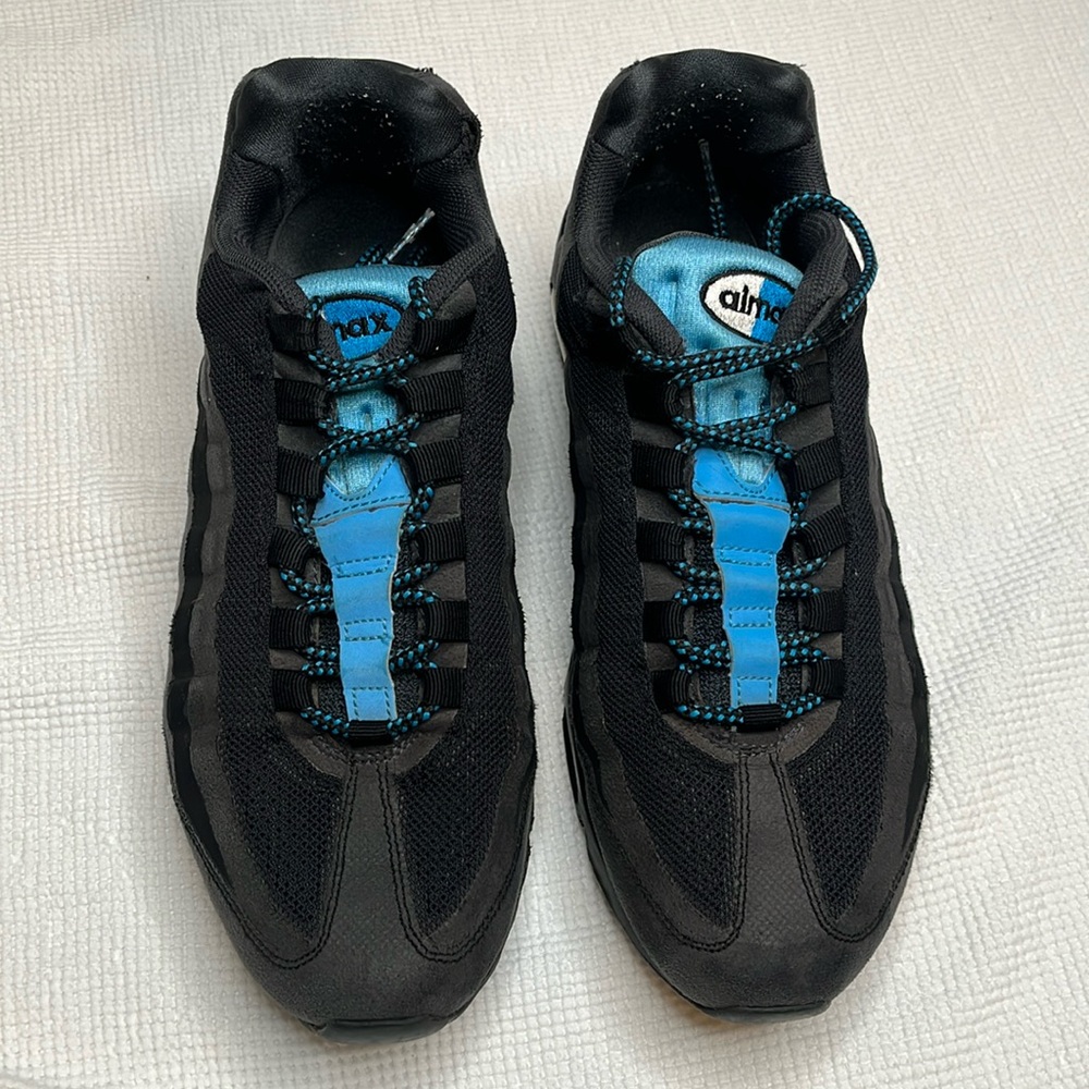 Men’s Nike AirMax. Size 9.5. Color Black, Gray and Blue